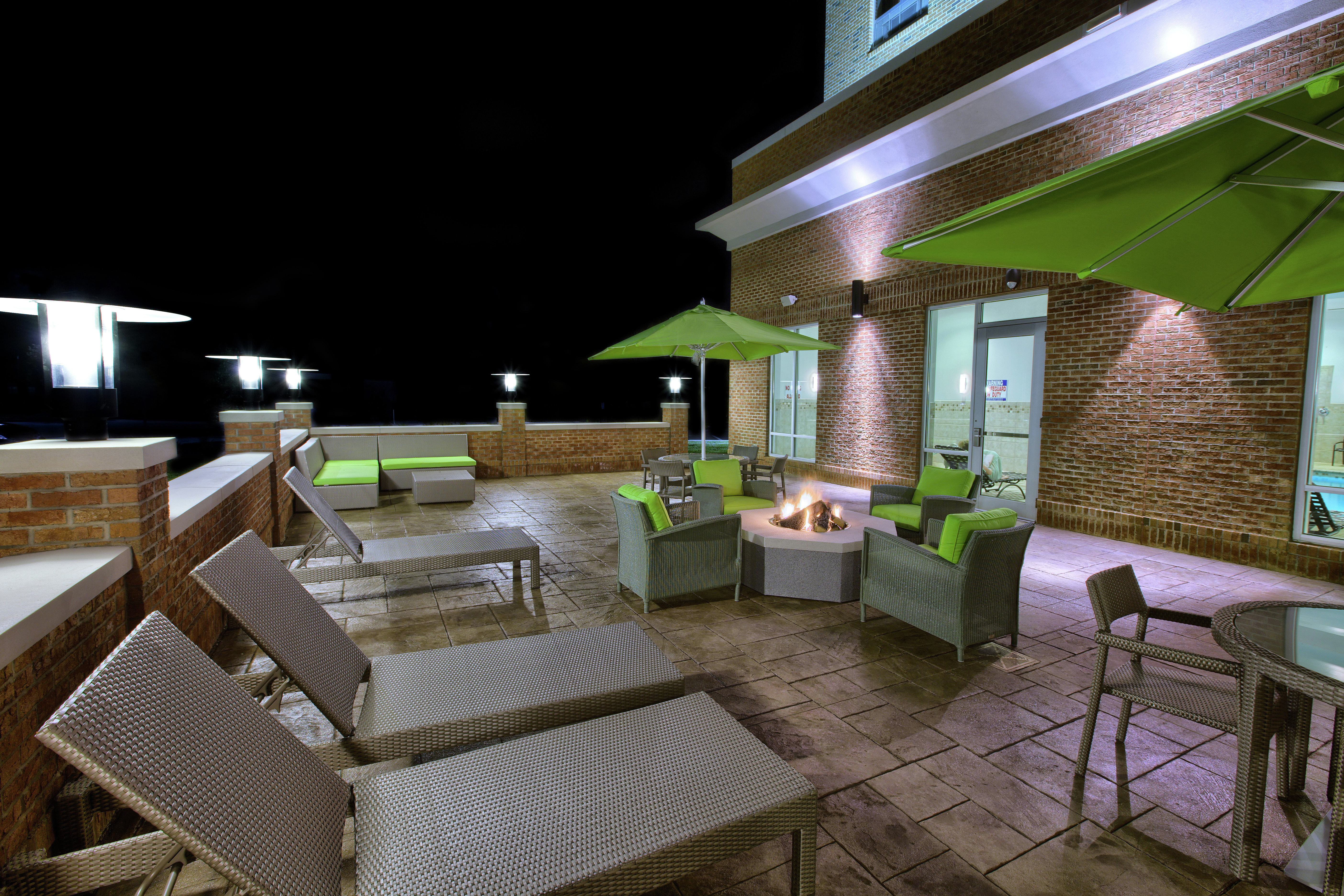 Outdoor Patio and Lounge Area 