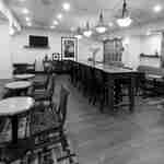 大堂的用餐區連社區餐桌