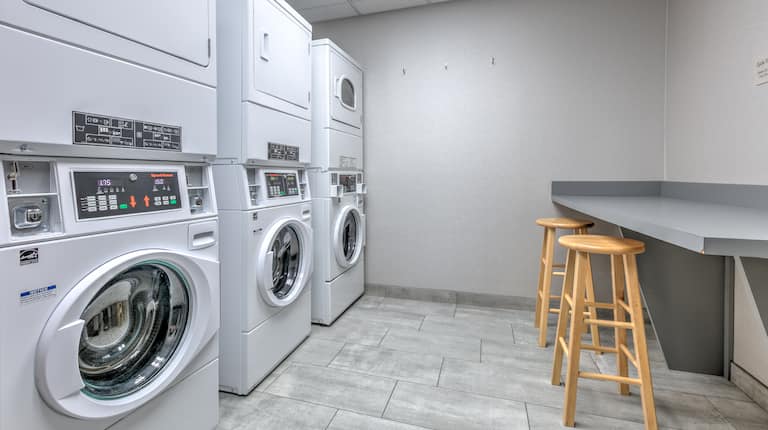 投币式自助洗衣设施供您使用