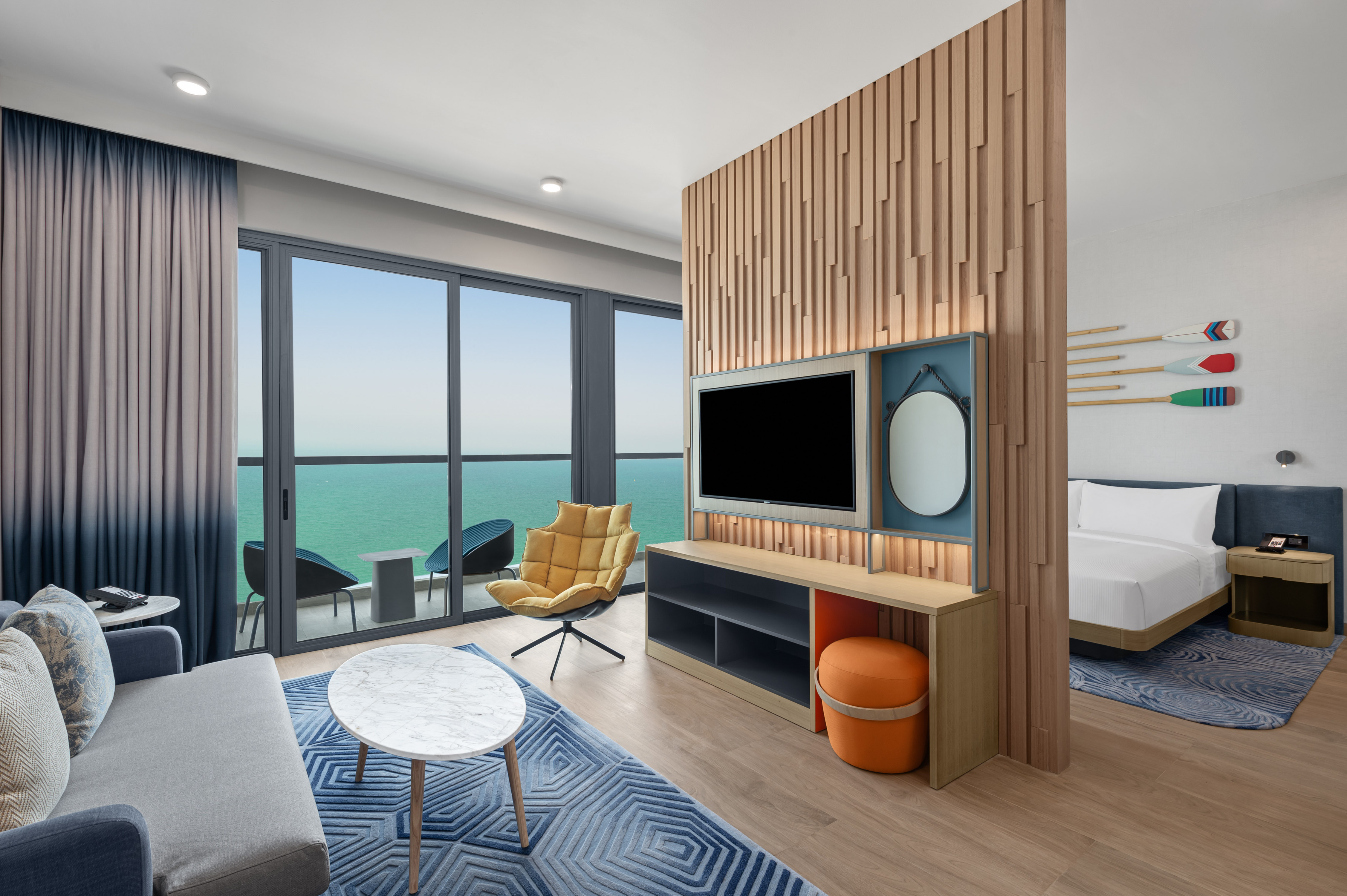 King Guest Room and Living Area with Sea View