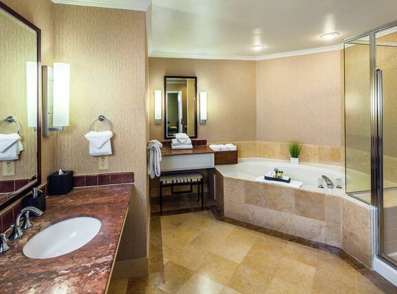 DoubleTree by Hilton Hotel Sonoma Wine Country - Image4
