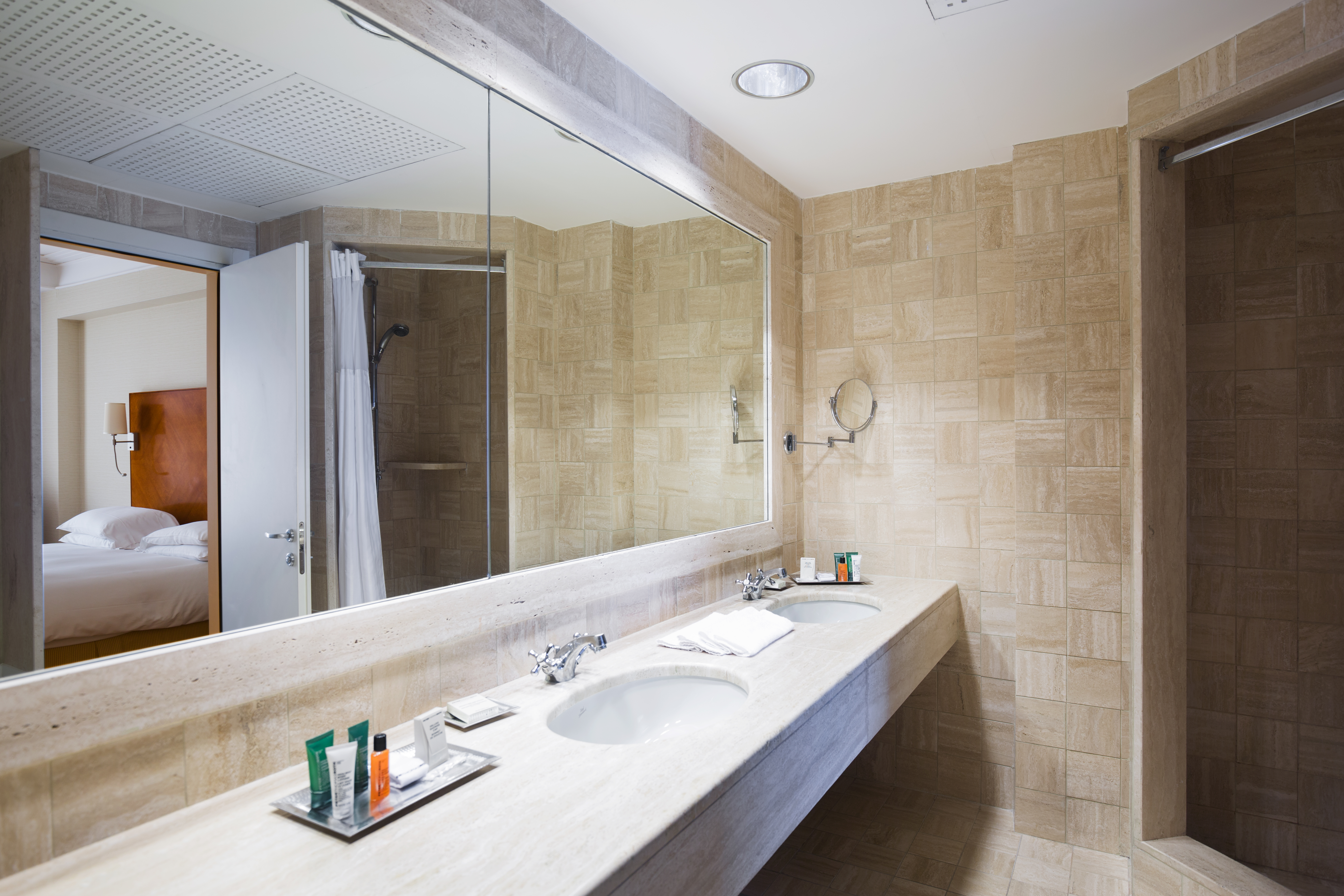 Bagno - Lavabo con due lavabi e ampio specchio