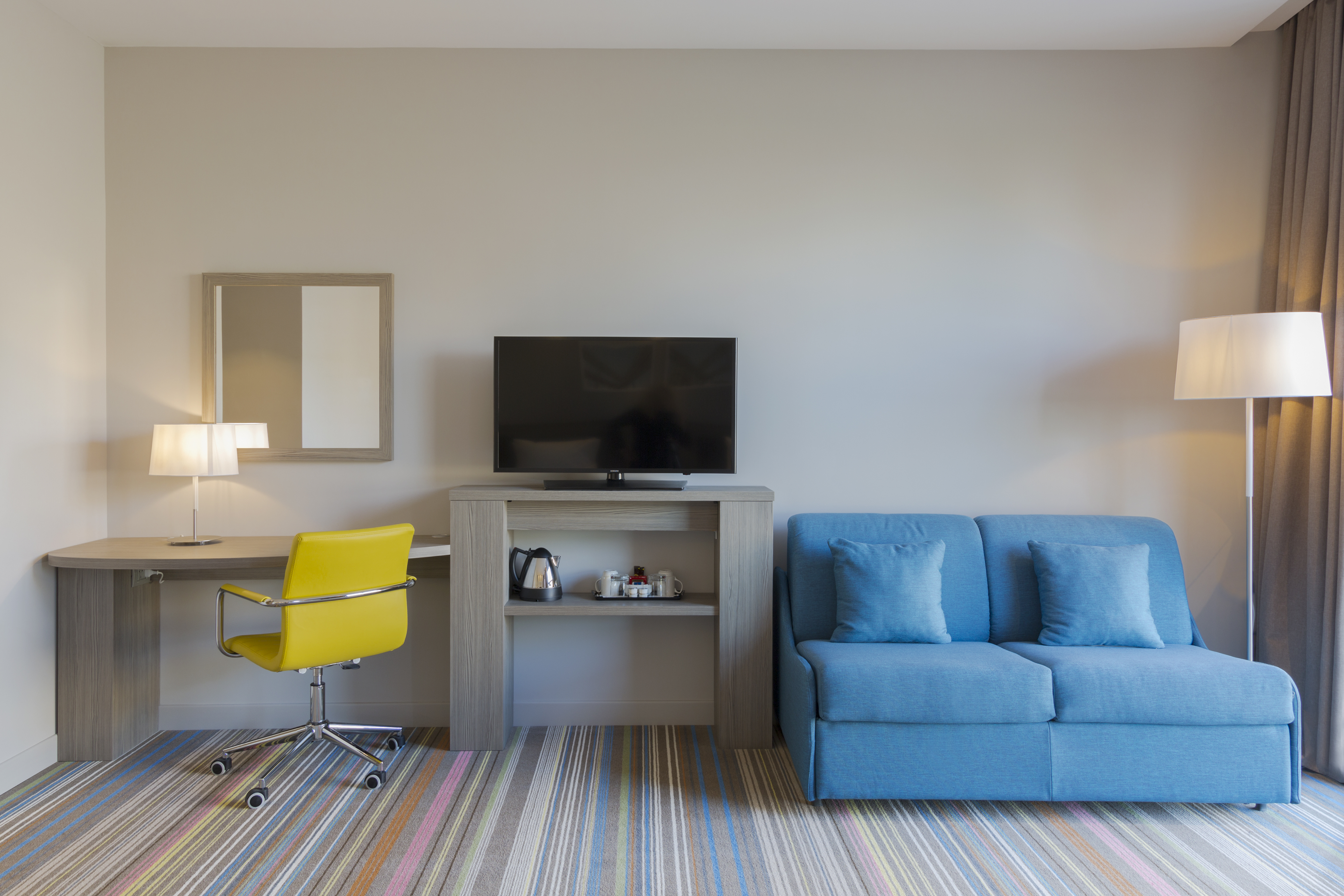 Camera per famiglie con letti separati - TV ad alta definizione, divano e scrivania