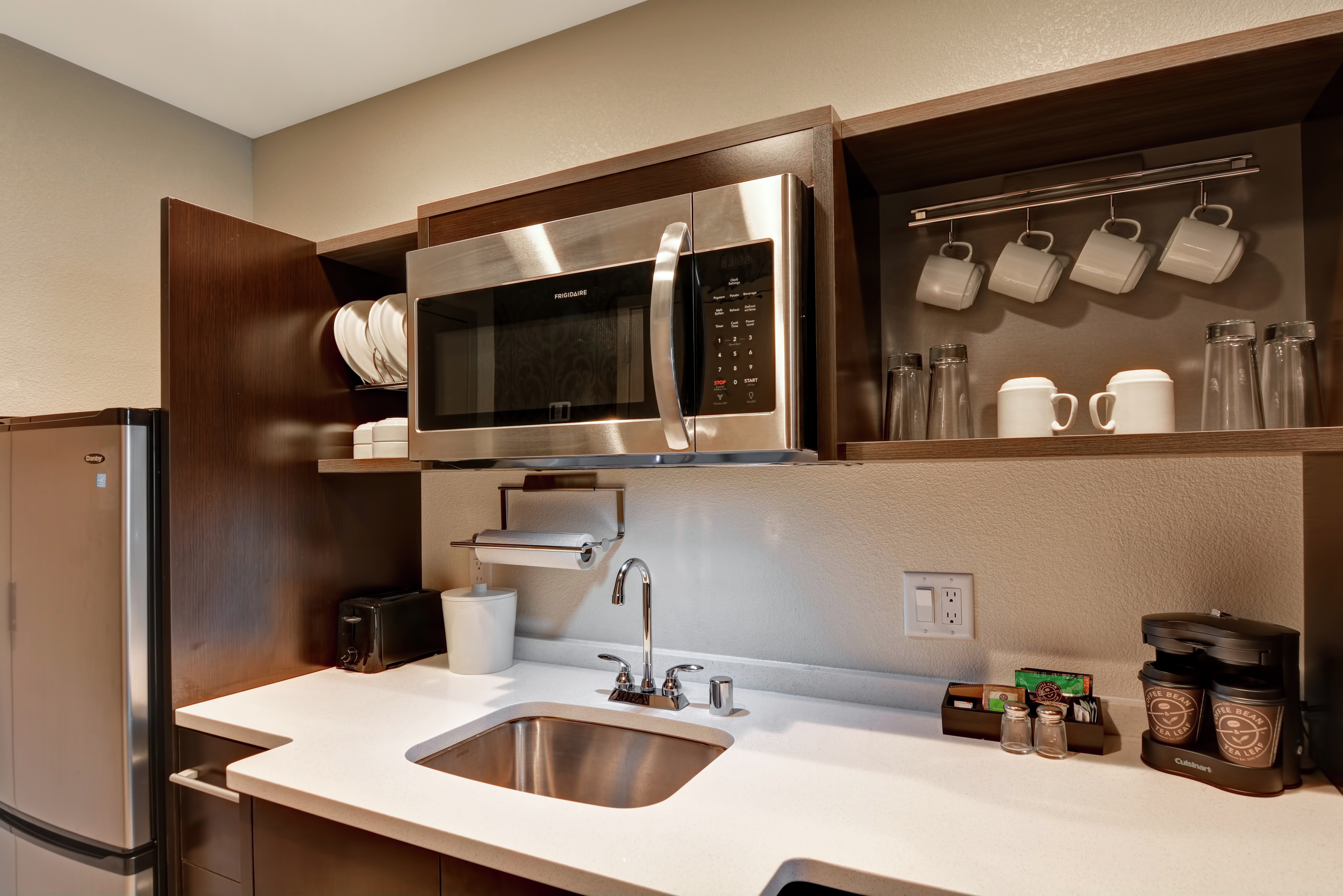 Suite Kitchen with Fridge, Microwave, Dishwasher and Sink