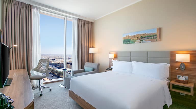 King room with view of city landmarks