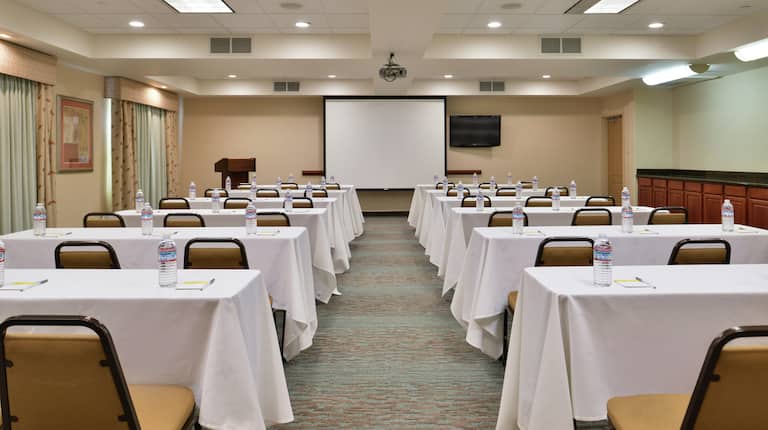 Classroom Style Setup in Meeting Room with Projector Screen