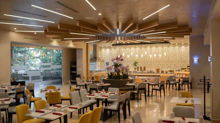 RESTAURANT EL MIRADOR INTÉRIEUR avec fauteuils