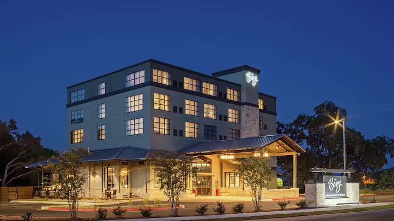 The Bevy Hotel Boerne is conventiently located in South Boerne, only 30 miles from San Antonio