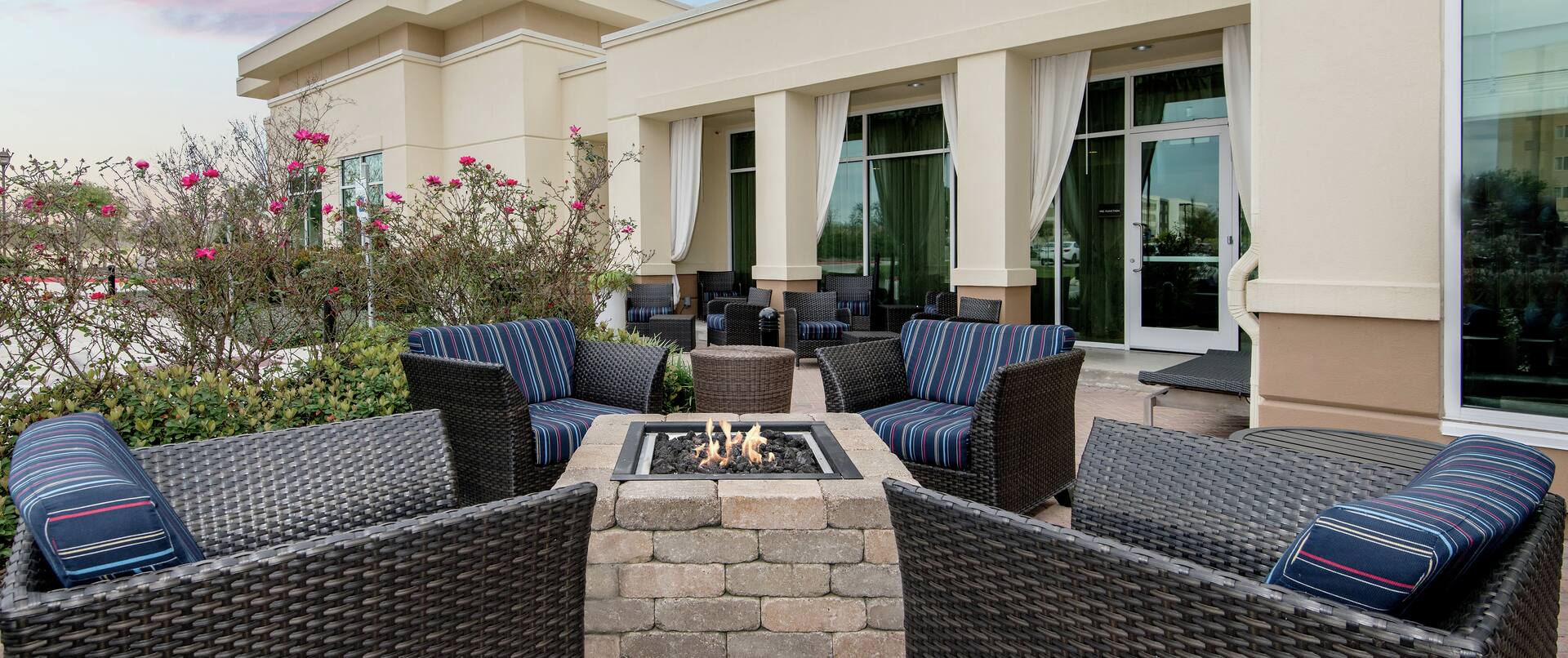 Outdoor Seating & Firepit