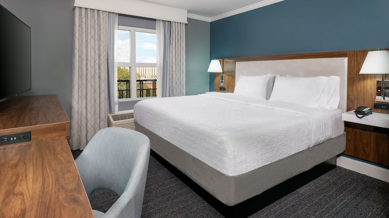 guest room, 1 king bed, work desk, tv