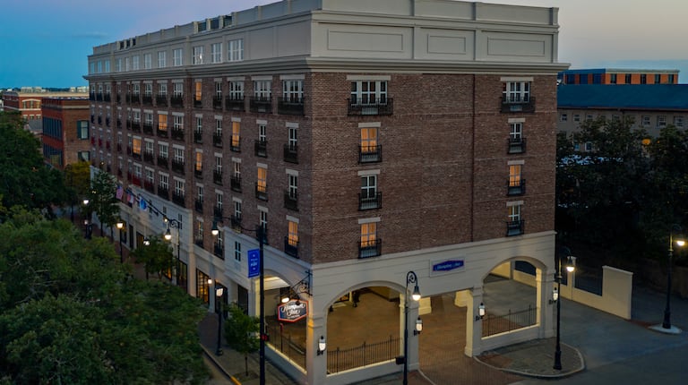 Hampton Inn Savannah-Historic District hotel exterior