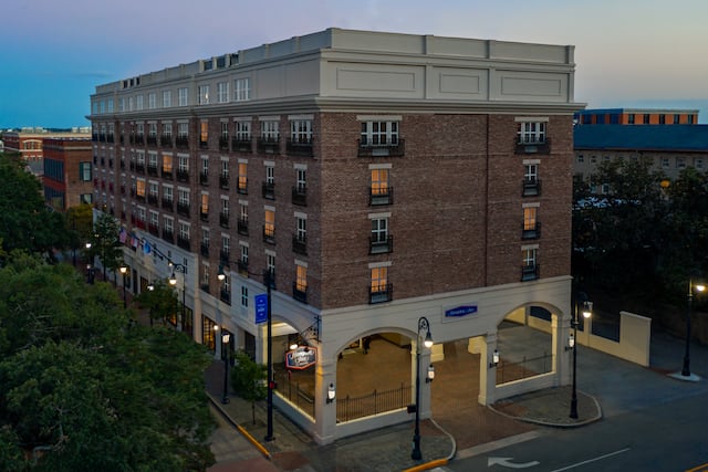 Hampton Inn Savannah-Historic District hotel exterior