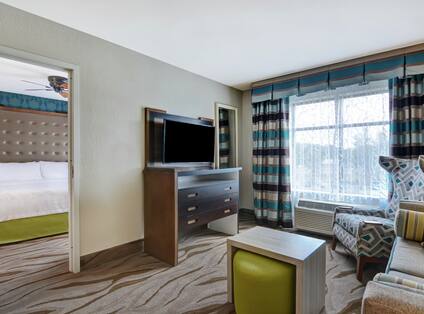 Guest Room Suite Lounge Area