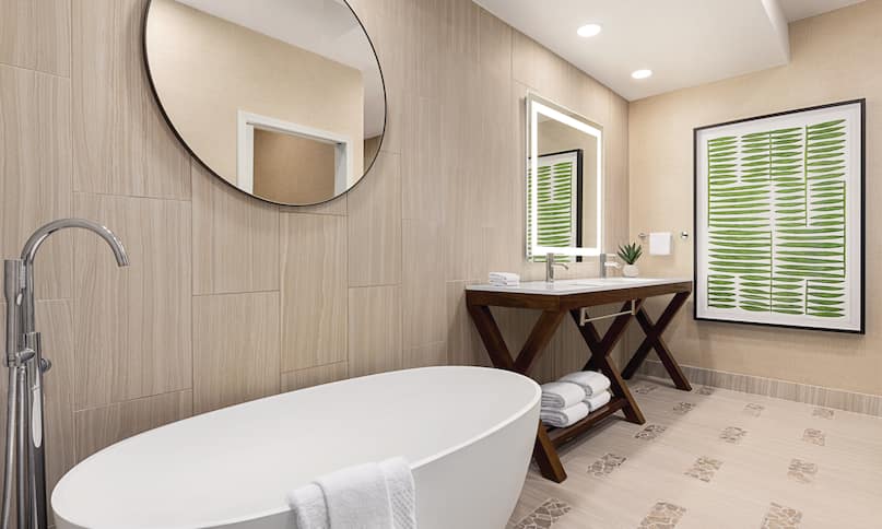 Suite Bathroom With Tub