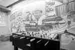 dinding seni lobi, meja foosball