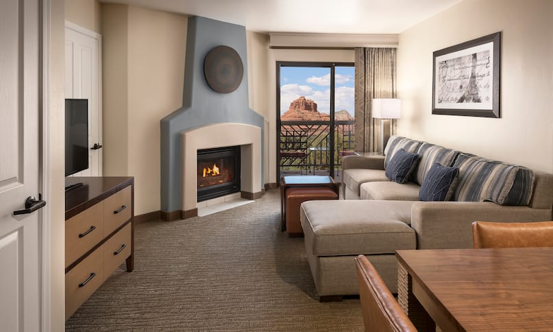 1 King Bed Red Rock View Suite