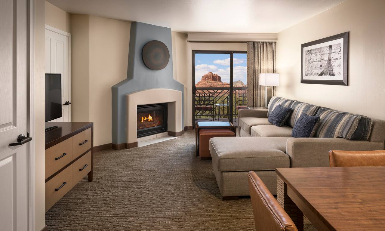 1 King Bed Red Rock View Suite-transition