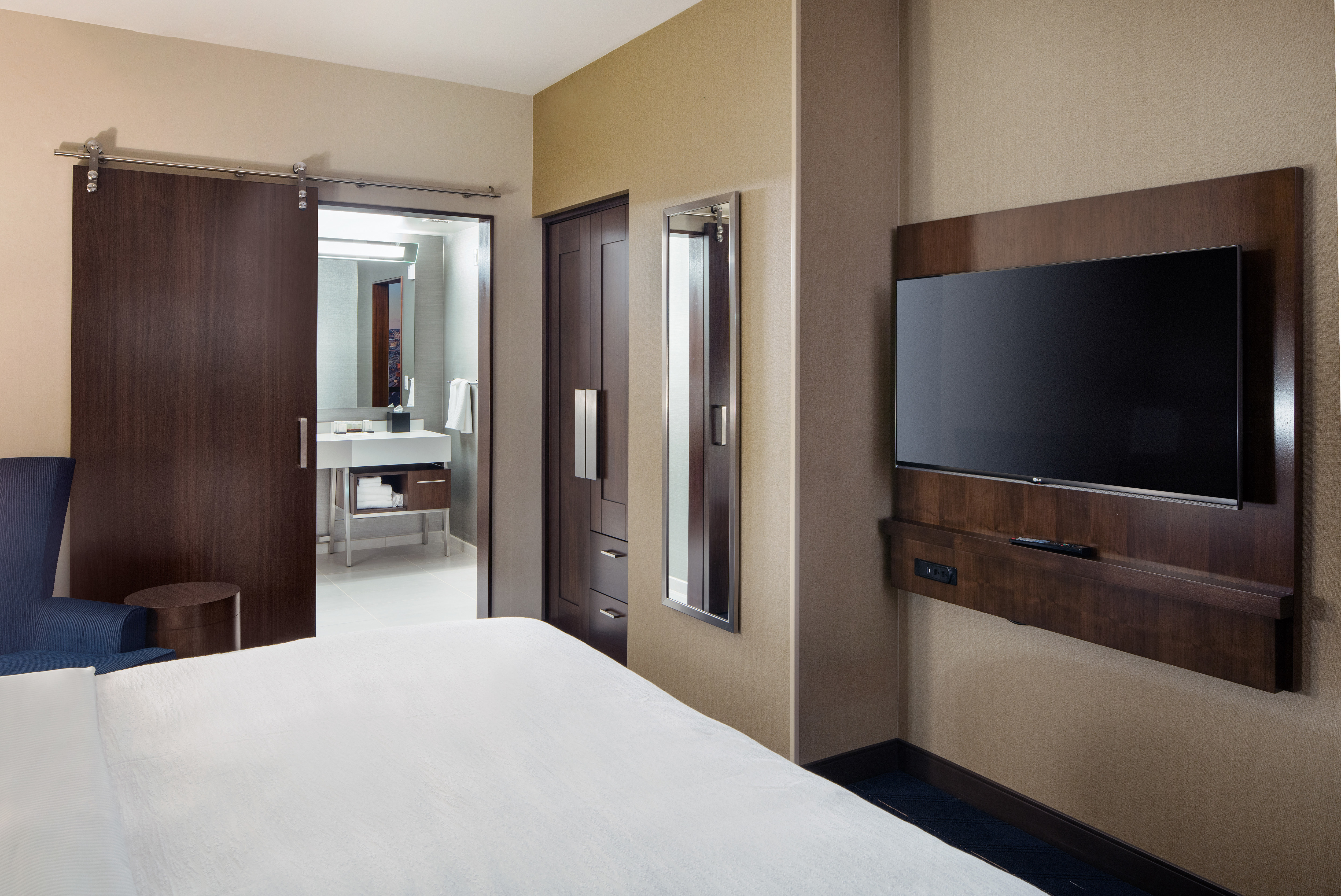 Bed- and Bathroom Area of Suite