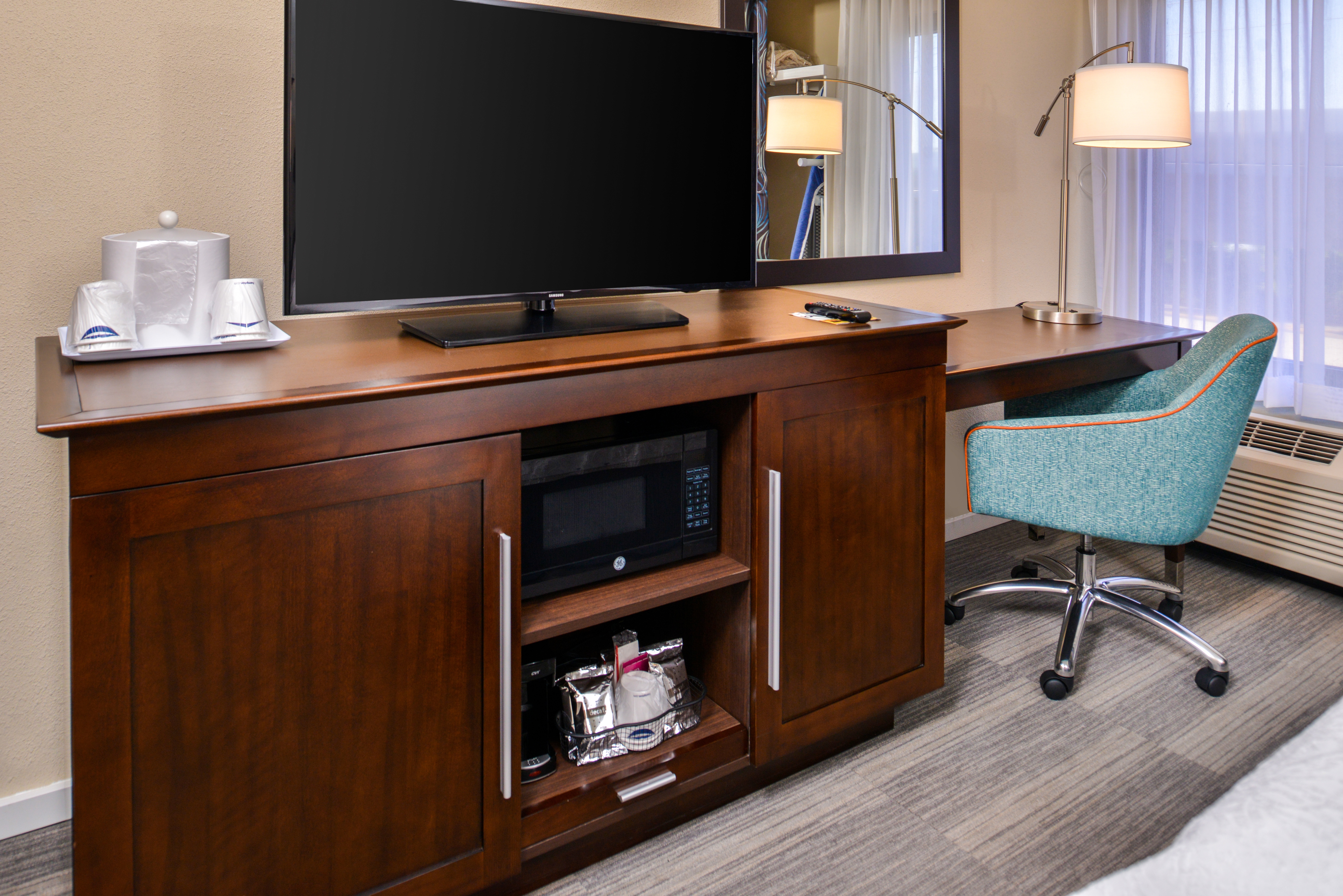 King Guestroom TV Cabinet Chair and Desk
