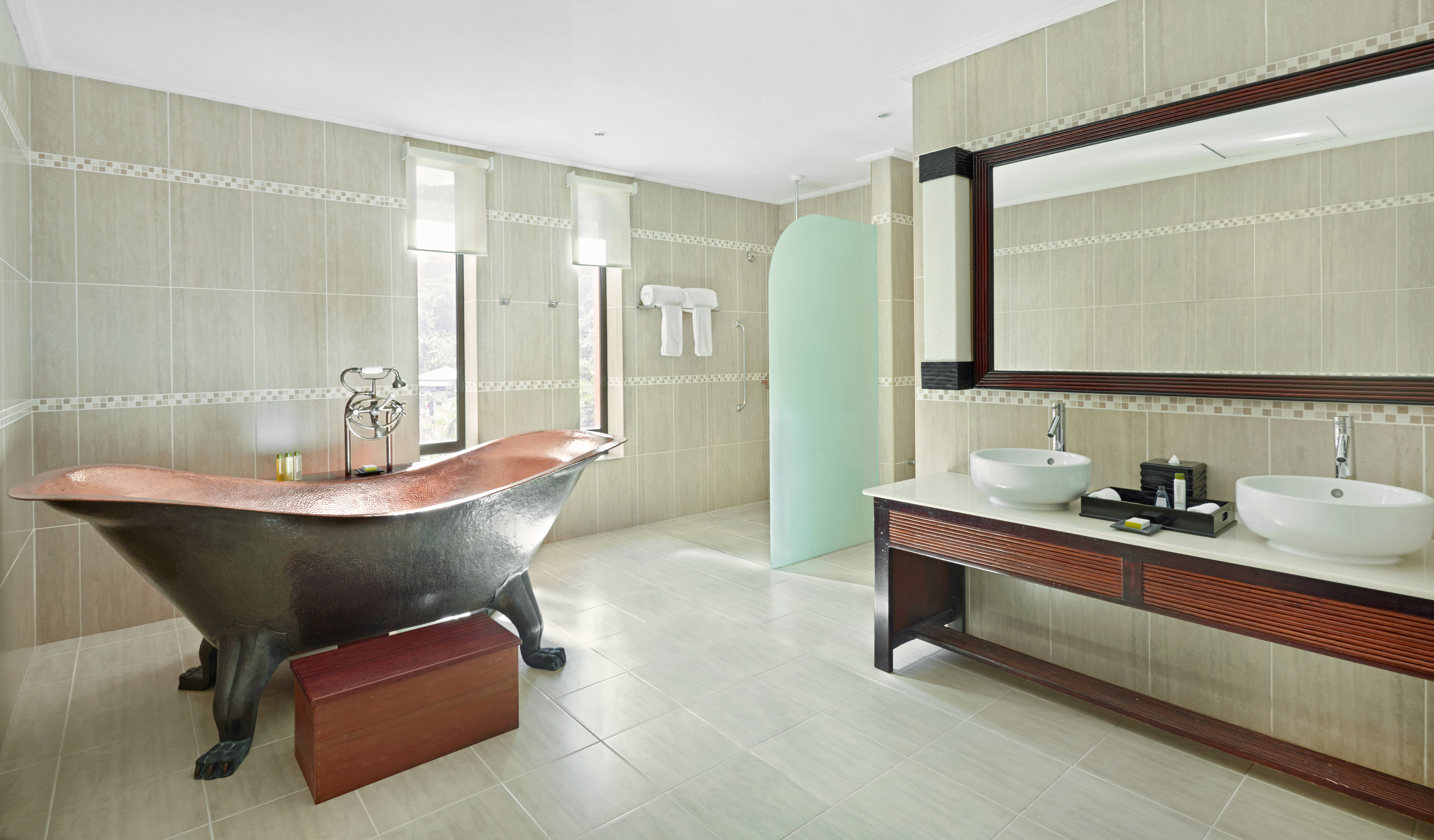 Dual Vanity and Bathtub in Guest Room 