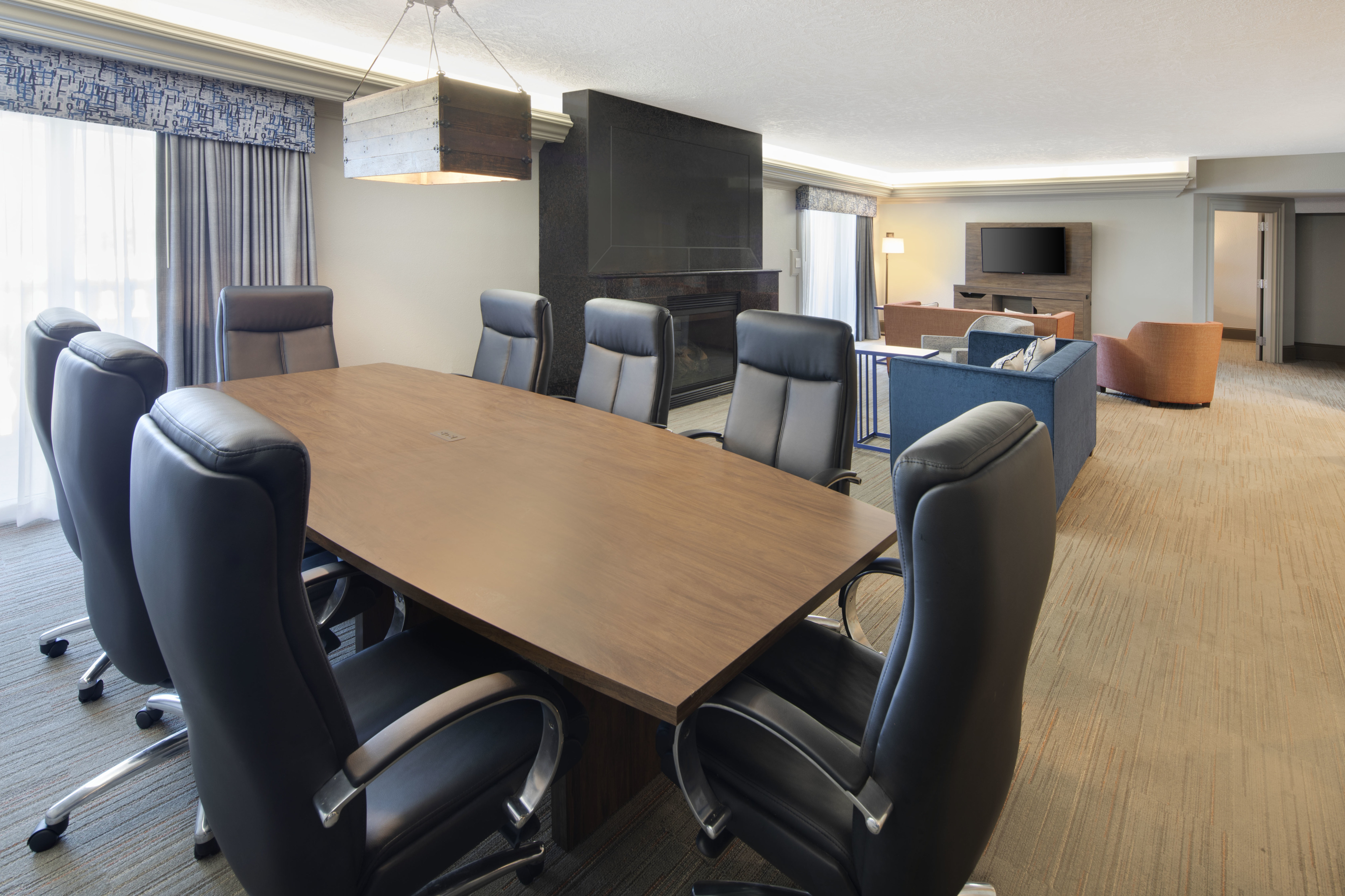 Suite With Meeting Table