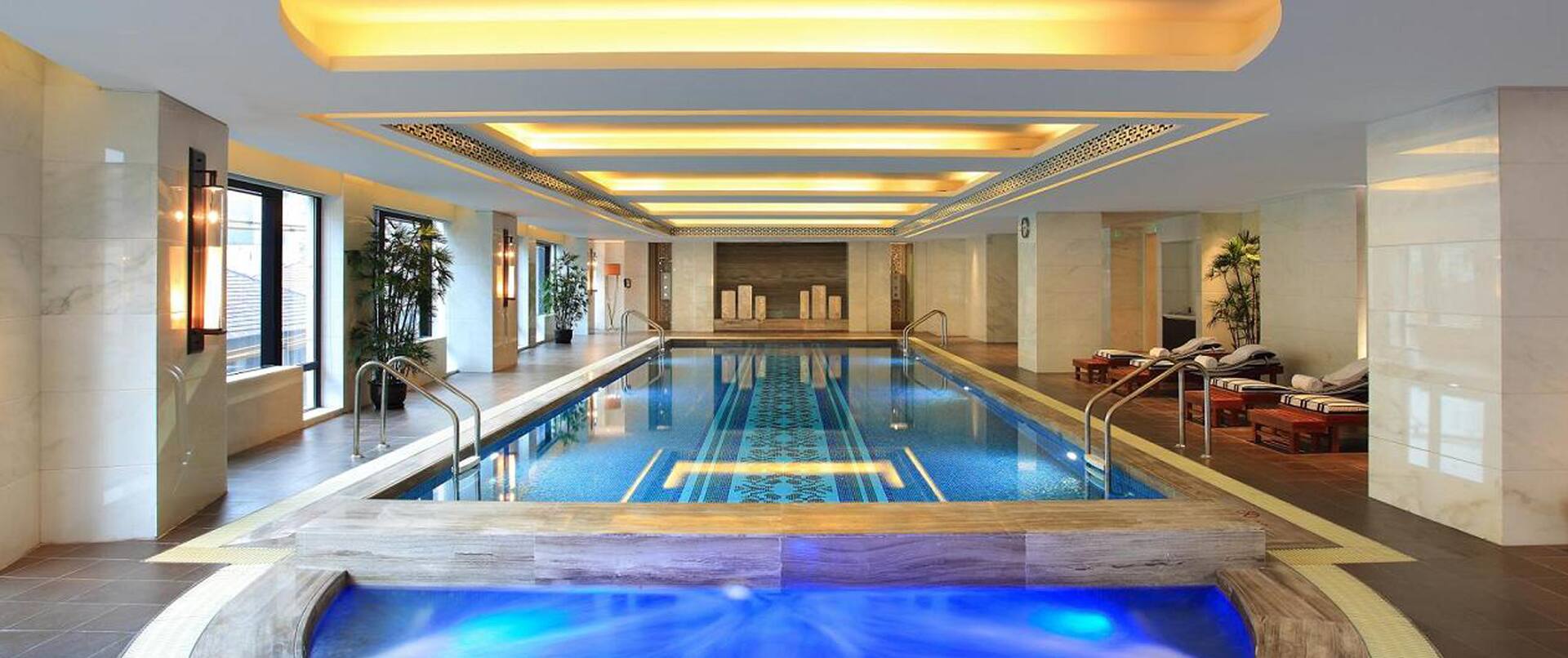 Hotel indoor Pool