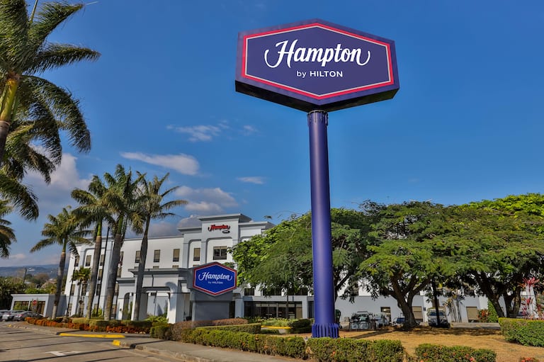 Fachada del hotel Hampton Inn