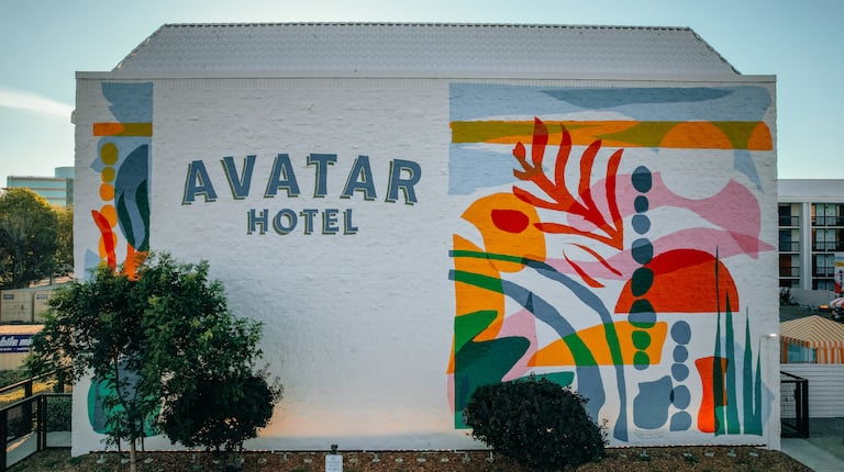 Avatar Hotel Daytime Exterior