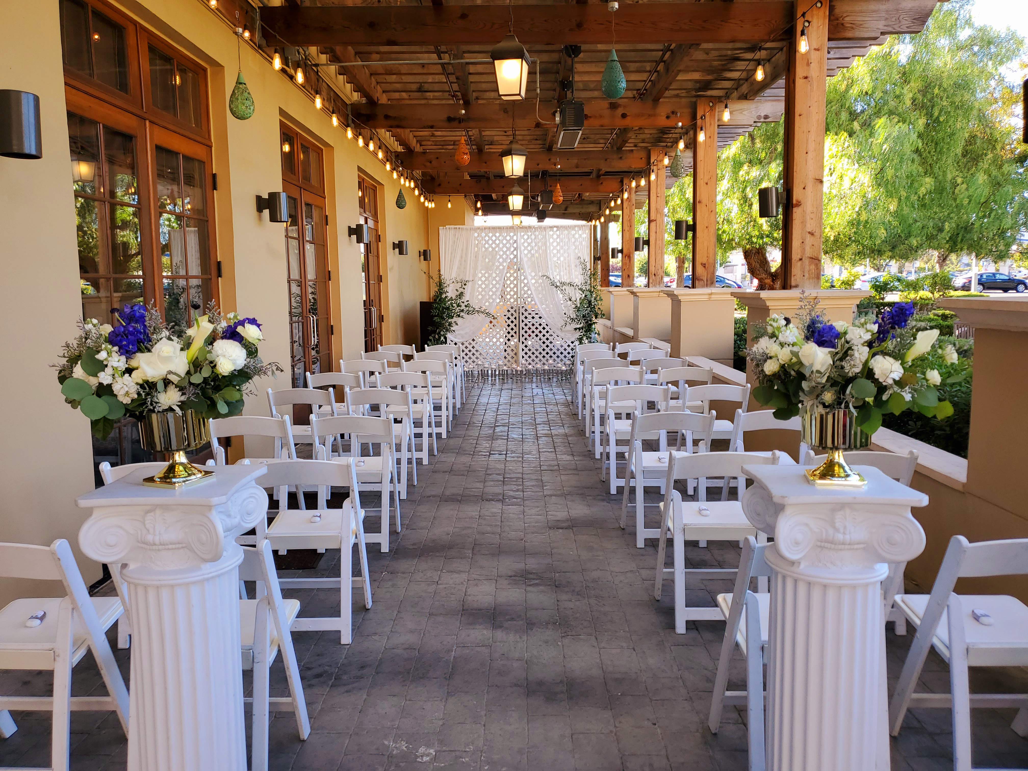Terrasse mit Parkblick für eine Hochzeit