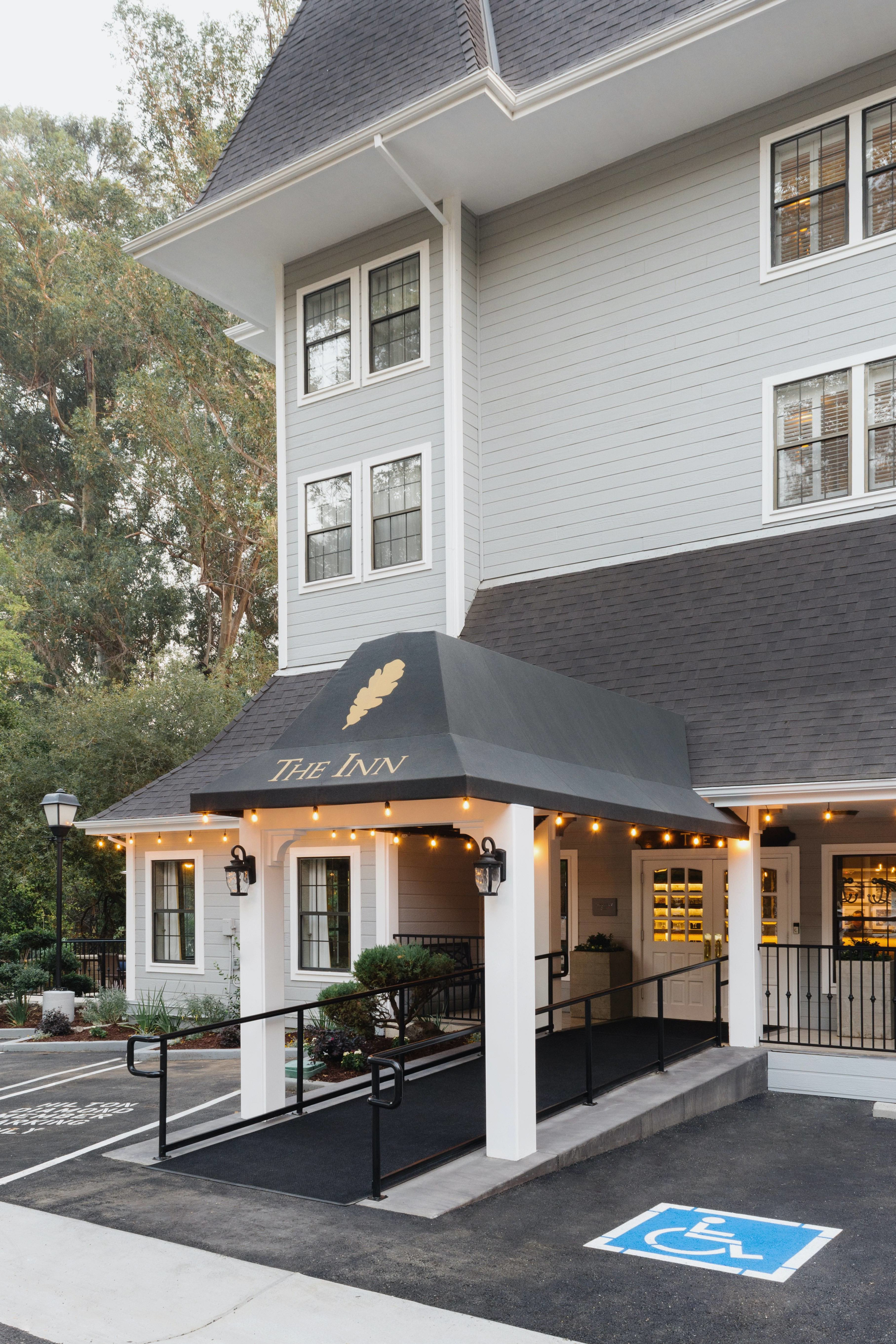The Inn at Saratoga Tapestry Hotel Entrance