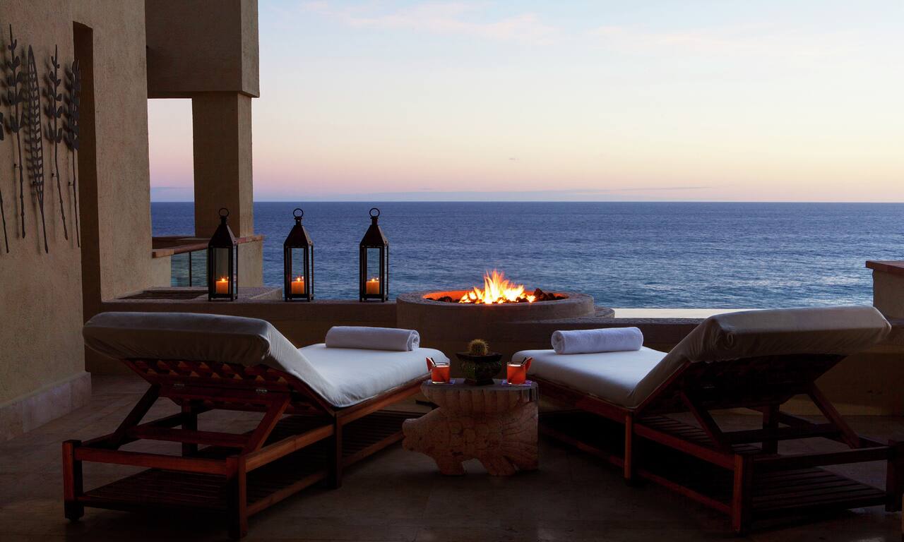 Estrella Suite Terrace with fire pit, ocean view at night