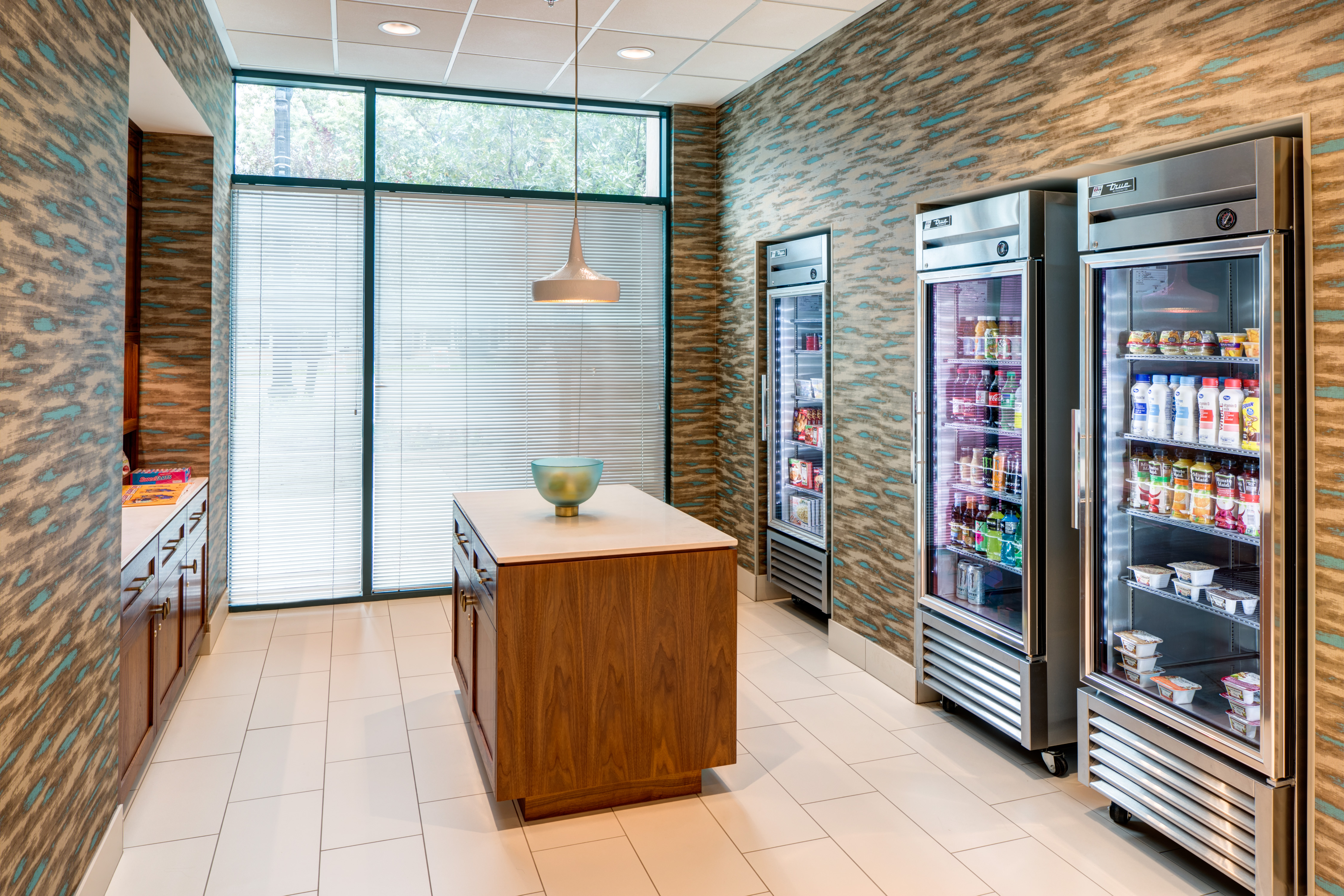 Snack Shop Suite With Beverages and Frozen Food Selections