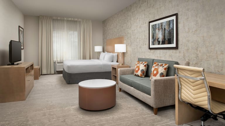 lounge area and bed in guestroom