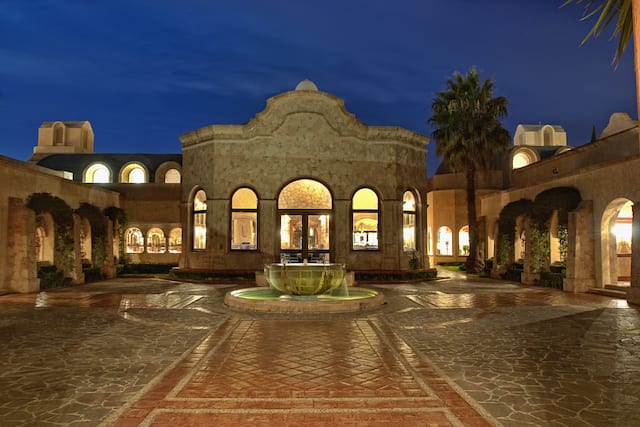 Terrasse et fontaine