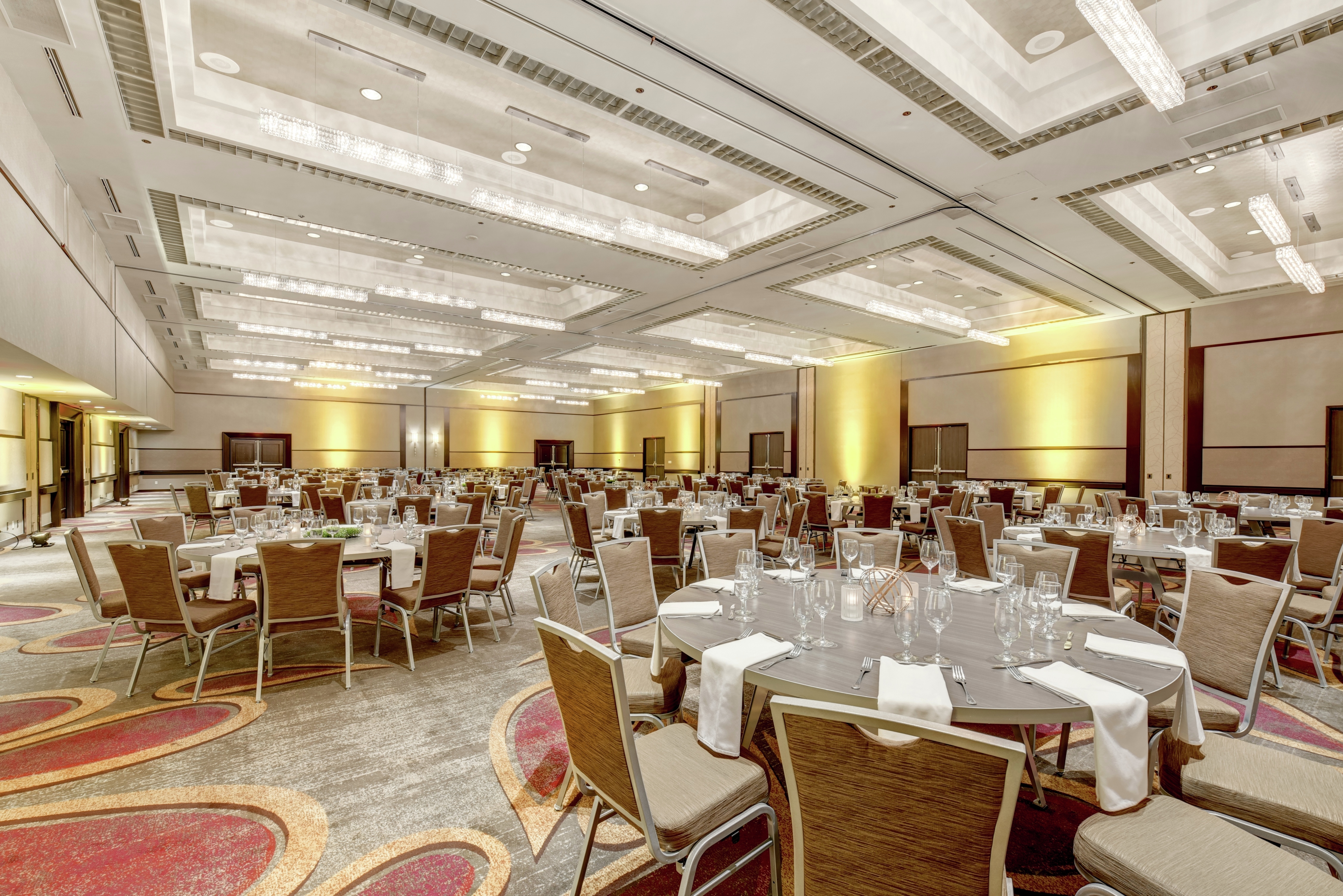 DoubleTree Hotel Ballroom with Round Tables and Chairs