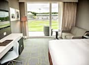 Queen Deluxe Room with View of Pitch