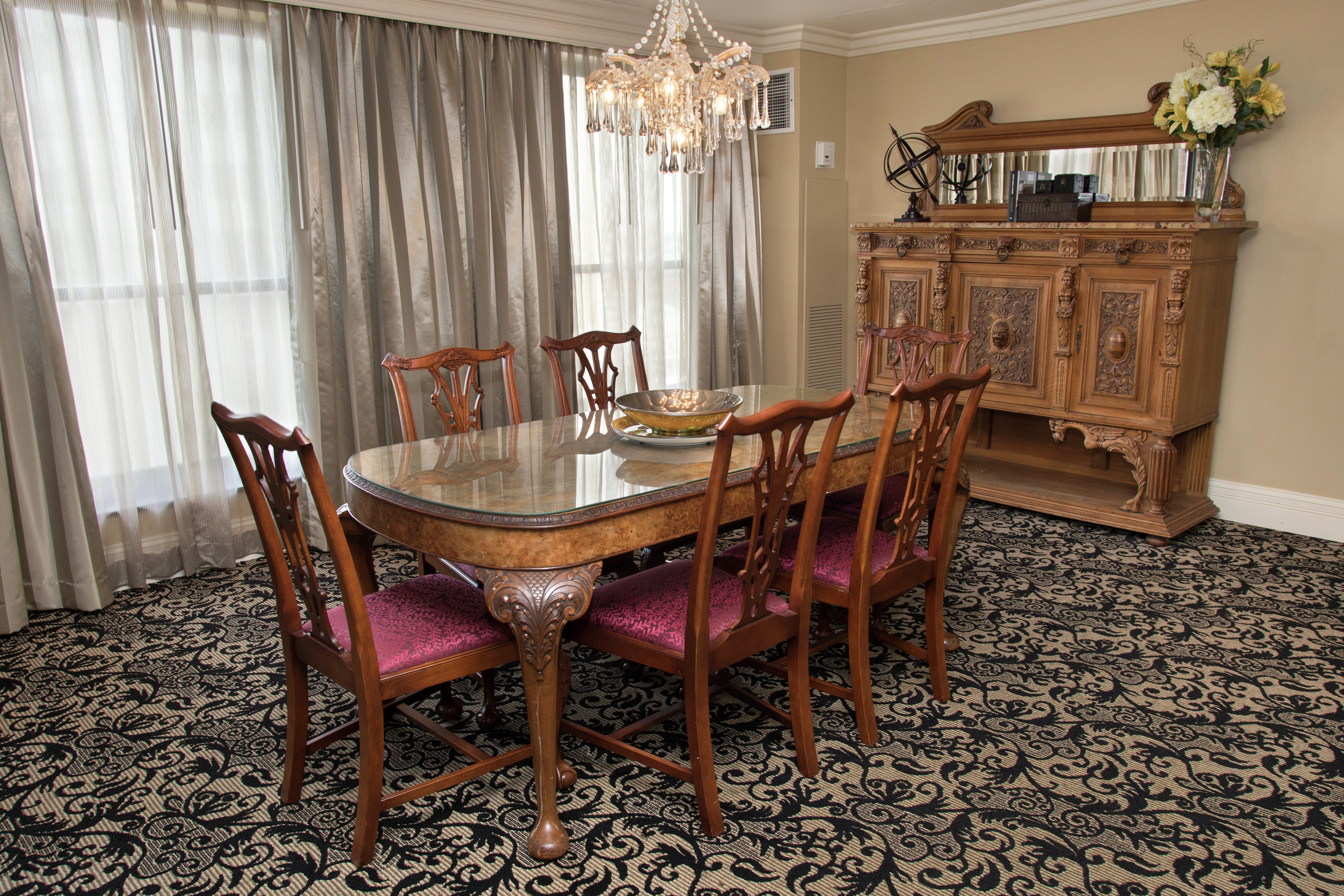 Guest Suite Dining Room Area with Large Table and 6 Chairs