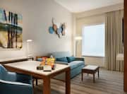 Double Queens Premium Suite Guestroom Living Area