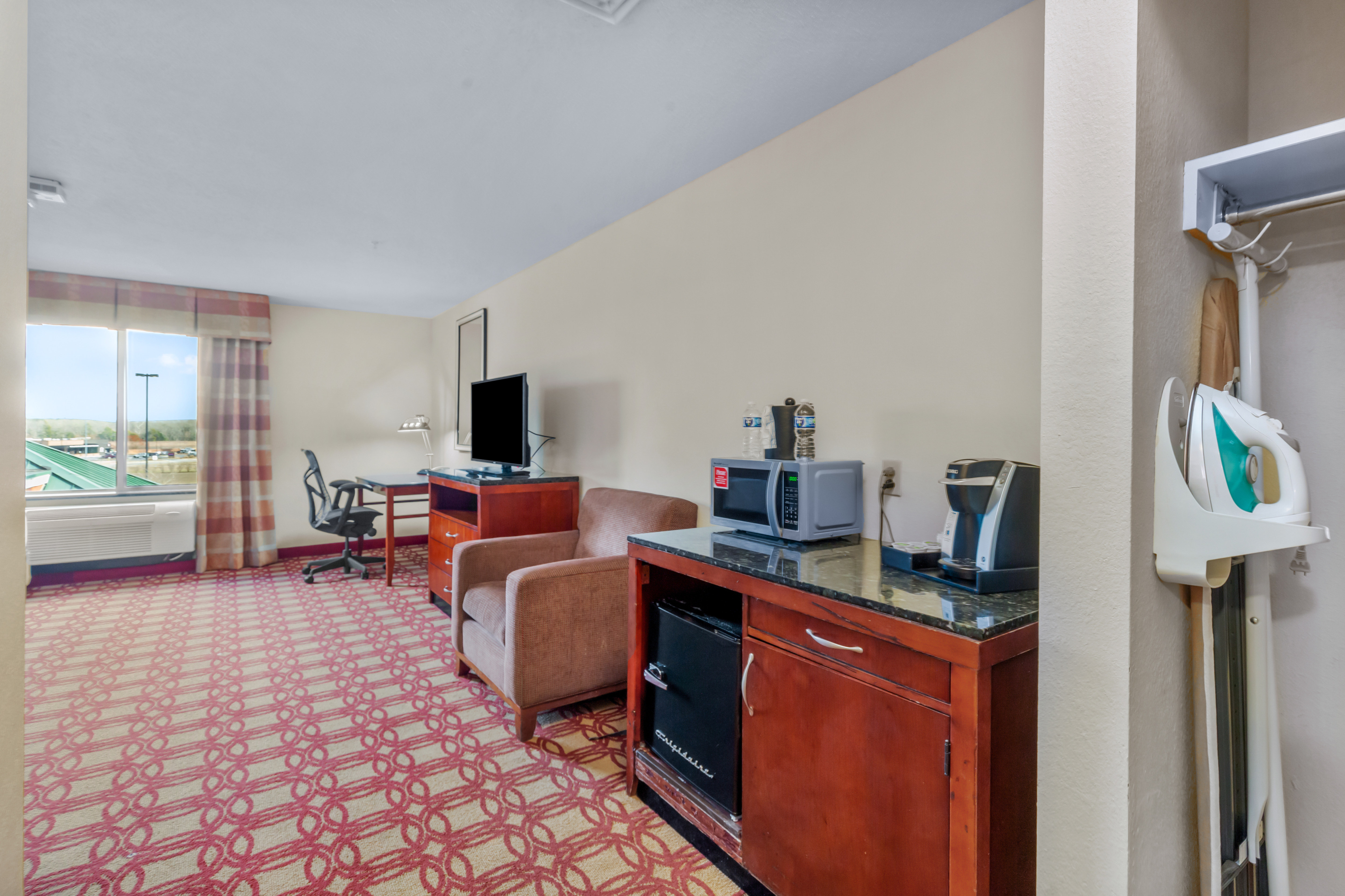 Suite Amenities With Work Space