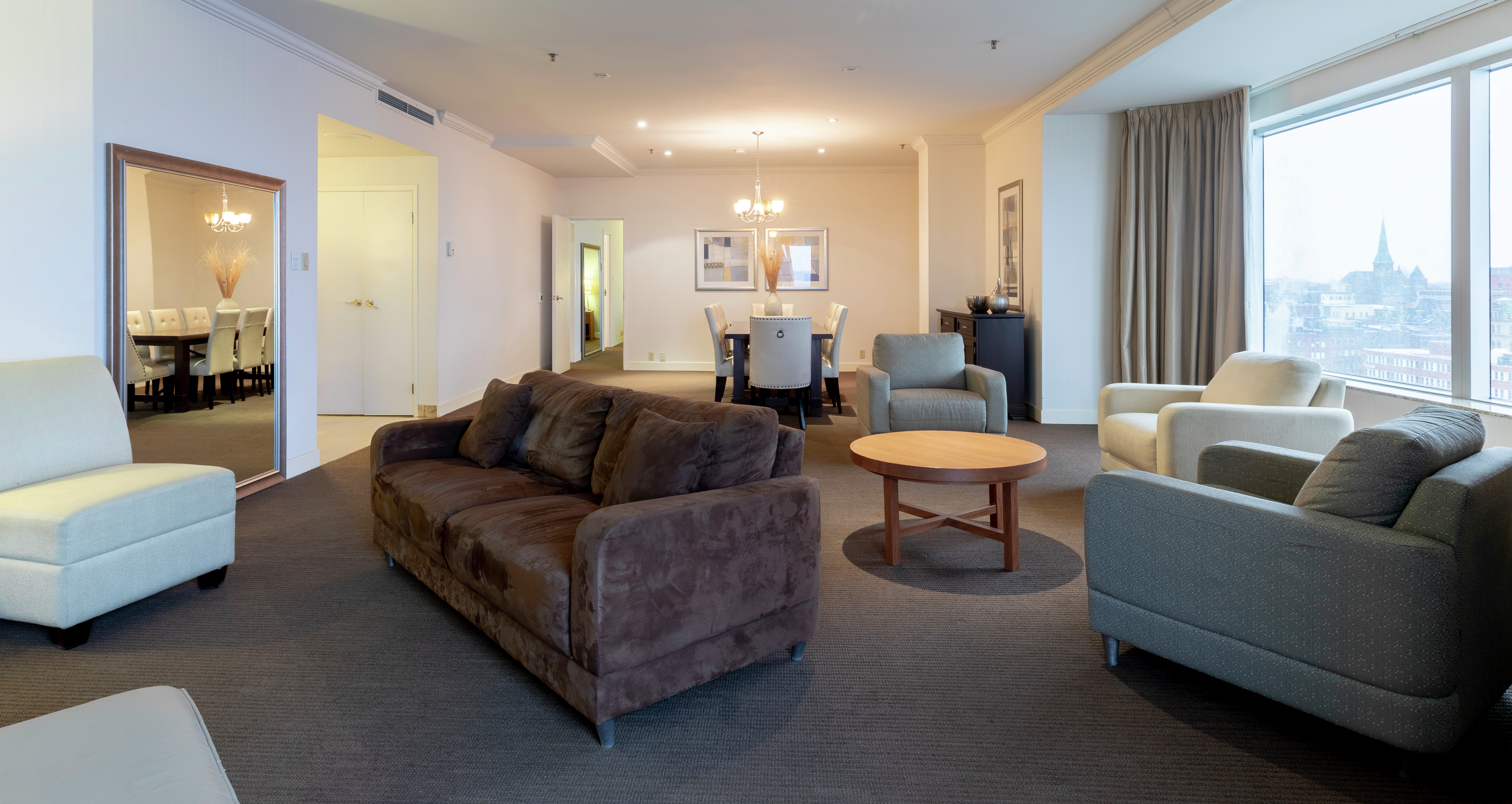 One King Bedroom Royal Suite Club Floor Harbourview