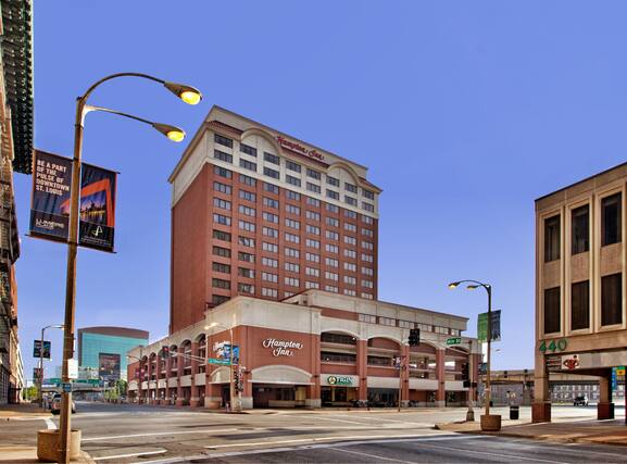 Hampton Inn St. Louis-Downtown (At the Gateway Arch) - Image1