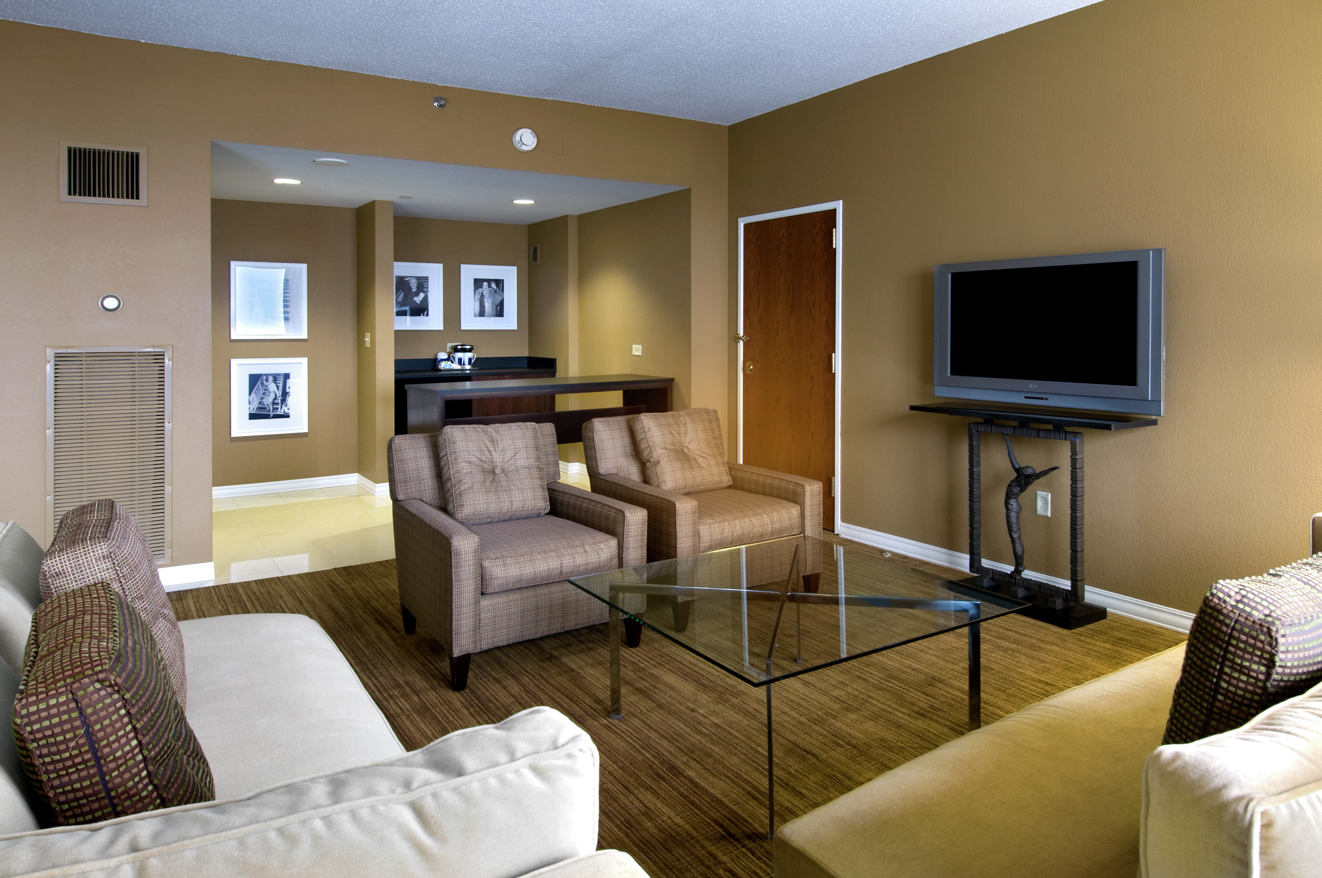 1 King 2 Rooms Presidential Suite. Living Area