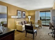 1 King 1 Bedroom Executive Floor Suite, Living Area