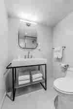 손님용 욕실 세면대 공간