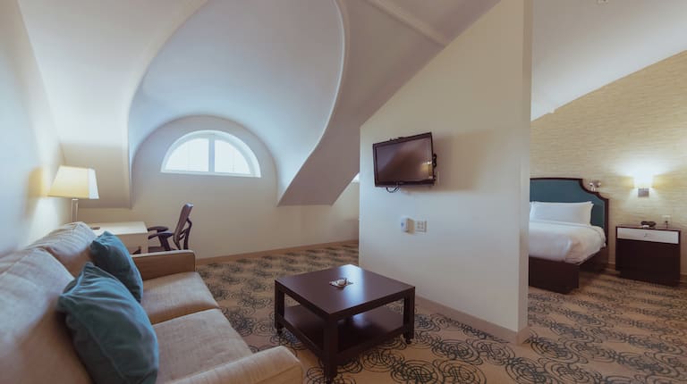 Single King Guestroom Junior Suite Living Area