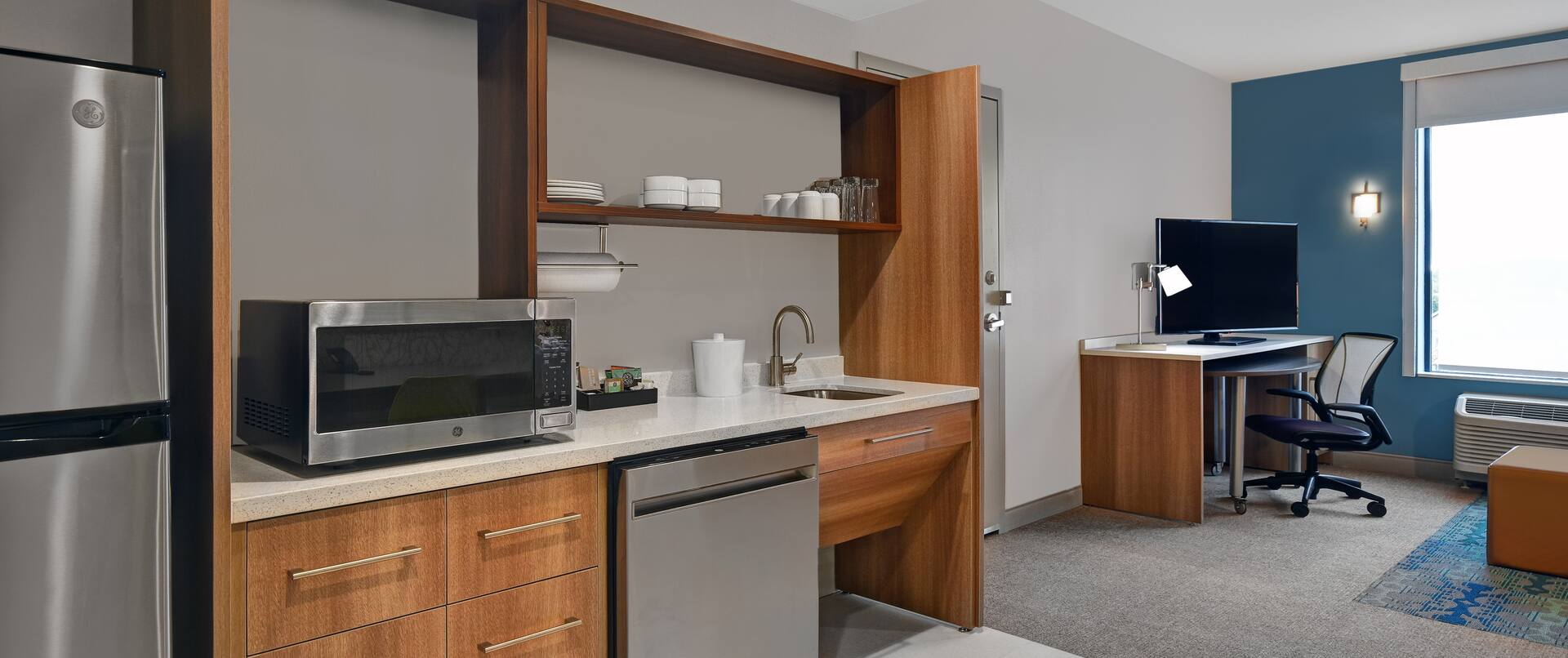 Accessible Guestroom Suite with Kitchen