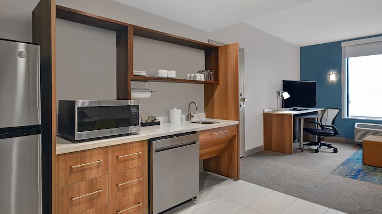 Accessible Guestroom Suite with Kitchen