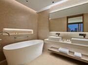 Suite Bathroom with Tub