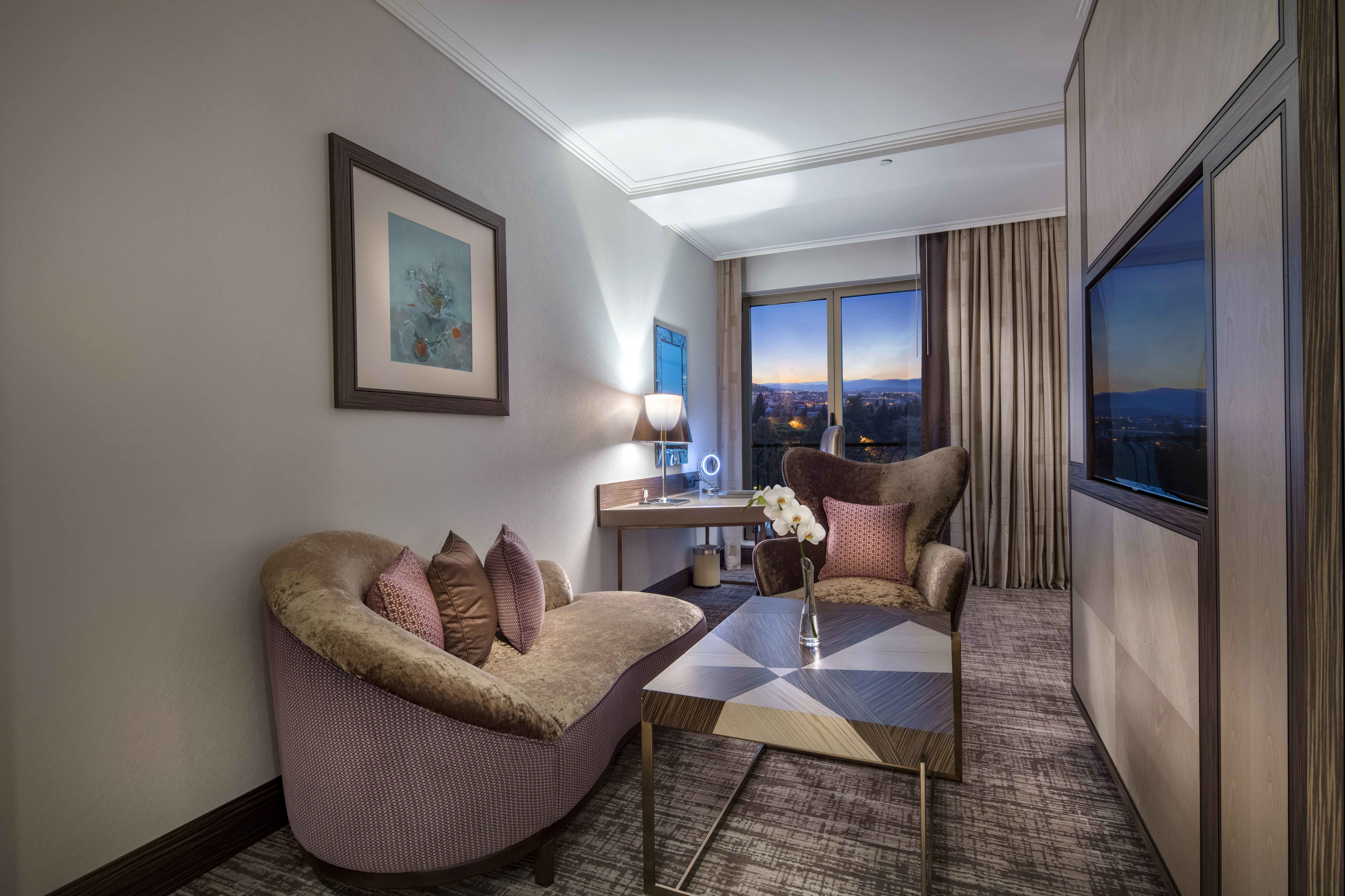 King Junior Suite with Lounge Access