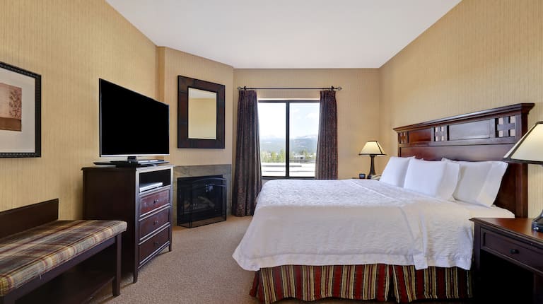 Large Bed HDTV inGuest Room with Fireplace